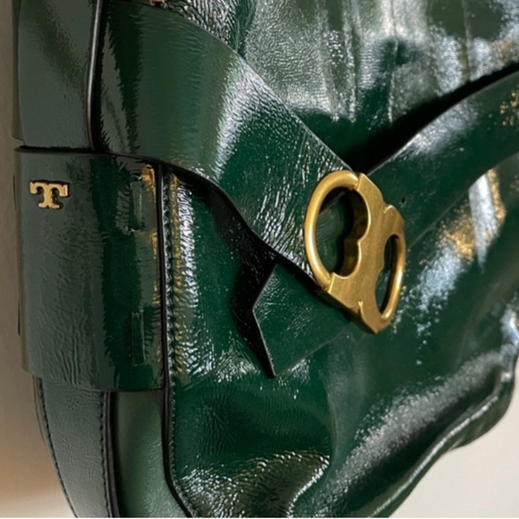 TORY BURCH GEMINI LINK CROSSBODY HOBO ADJUSTABLE PATENT LEATHER GOLD ACCENT BAG - Picture 3 of 15